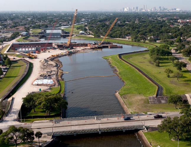 London Avenue Canal pump station and surge barrier